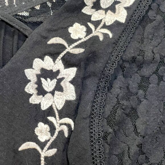 Knox Rose | Black Floral Embroidered Peasant Top | Large - Picture 6 of 9